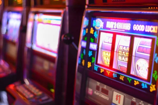 kipaswin slot mobile app interface showing football markets and live casino options